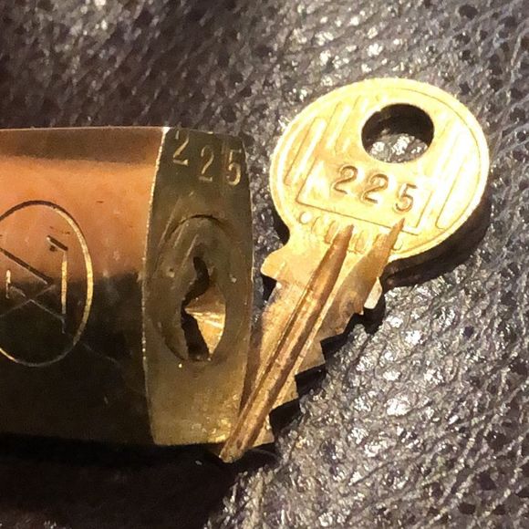 LOUIS VUITTON Vintage 200 Series LV Padlock Lock & Key #225 - Picture 5 of 8